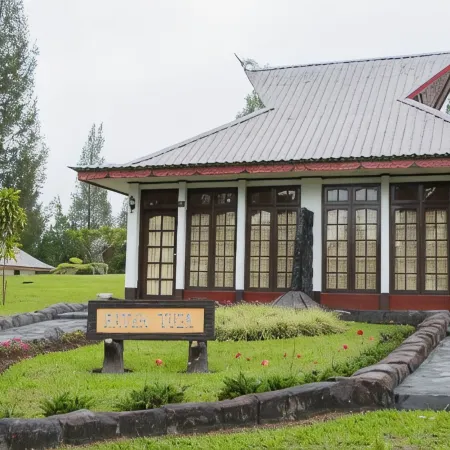 Brastagi Cottage