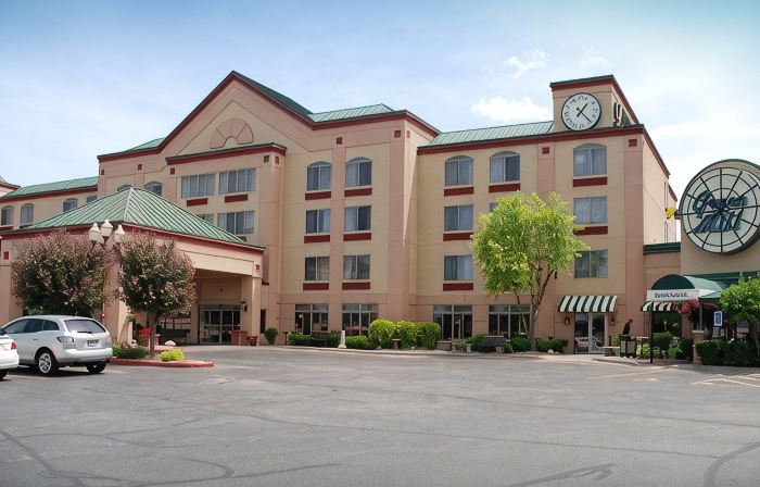 The Plaza Hotel & Suites Winona