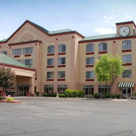 The Plaza Hotel & Suites Winona