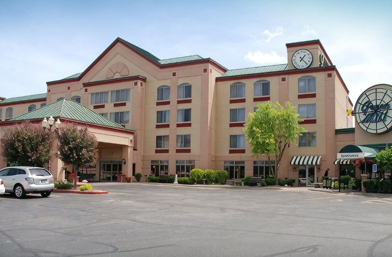 The Plaza Hotel & Suites Winona
