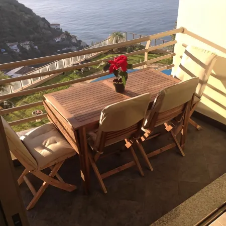 Plaza Bay Luxury Apartment with Swimming Pool