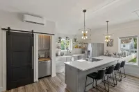 NEW!!! Modern cottage and perfect location! - 4-Star