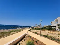 Beachside Villa. Sea and beach views. Free Paphos airport transfers free aircon - บังกะโล
