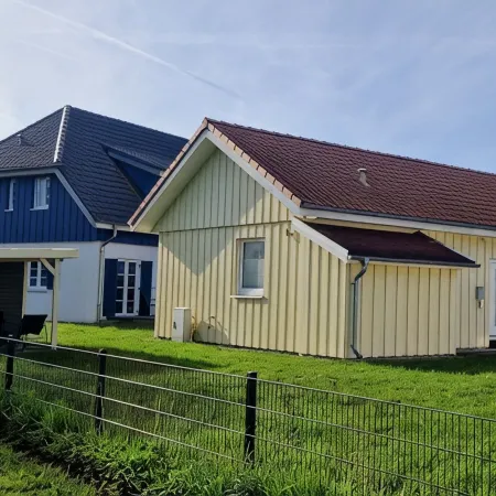 Close to the beach holiday home in a quiet field location with a spacious wooden terrace Отели рядом с достопримечательностью «Рюгенский мост»