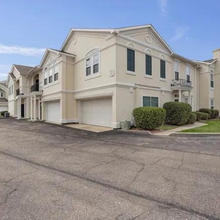 Seaside Comfort - close to everything that Gulfport and Biloxi has to offer.