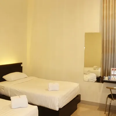 Guardian Family Hotel Hotel berhampiran Domine Eduard Osok Airport