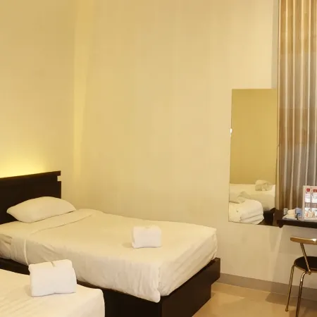 Guardian Family Hotel Отели в г. Соронг