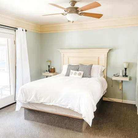 #7 Jacuzzi tub-Balcony- Historic Downtown suite