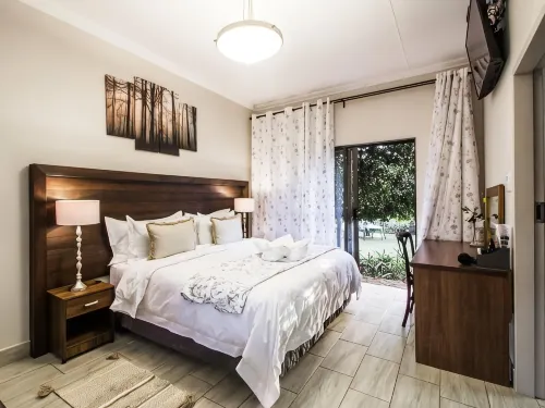 Three Olives Guesthouse - Airport Shuttle