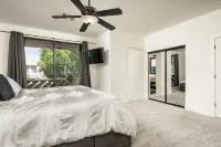 Modern Spacious 2 Master Bedroom Cal King with Loft & Pool Sleeps 6