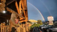 Bear's Claw Lodge - Motels