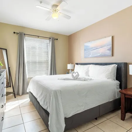 Cozy 3-bedroom condo in charming Kissimmee, 2 miles from Disney world