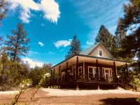 Spacious Zion Cabin, Walk to NP, Near Ponderosa Ranch, Sleeps 9 - Pools