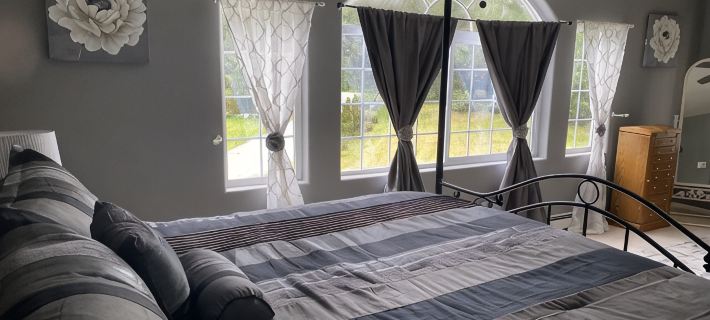Beautiful valley retreat only 2.6 miles from the glacier and close to airport! Hotels in Juneau