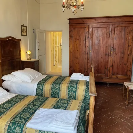 Spacious House Between Siena e Firenze with Private Swimming Pool, A/C and Wi-Fi