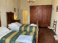 Spacious House Between Siena e Firenze with Private Swimming Pool, A/C and Wi-Fi