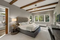 Alpine Lodge Sunriver, 5 Br Luxe, Sharc, Hot Tub, King Suites, EV, Ft Rock Park