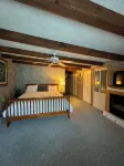 AllSports lakefront cottage. 3 bedrooms, 2 baths, private beach, yard and deck
