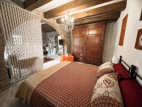 Loft with flowered courtyard in Val d'Orcia Radicofani