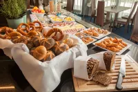 Victory Gästehaus Therme Erding - breakfast
