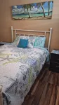 5 O'Clock Somewhere getaway-Walk/Bike to Beach,Shops ,Fenced private doggie area