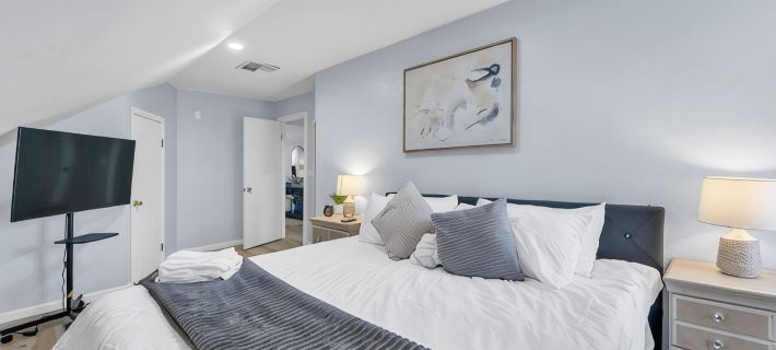 Charming 4-bedroom house in lovely Sparks Hotels in Sparks