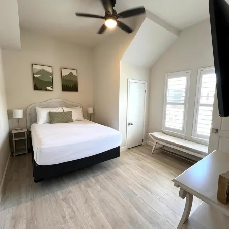 The Bohemian. Unit #5 Charming 2-bedroom apartment in gorgeous Corpus Christi.