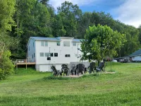 Waldens Creek Hideaway on the farm with theater room and hot tub. - Farmhouses