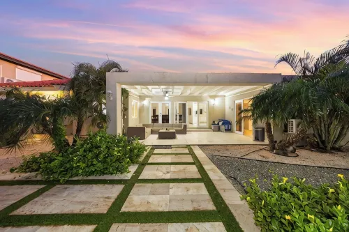 7BR Oasis in Paradise on One Happy Island - Bungalows