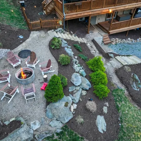 Huge Decks, Hot Tub, Fire Pit & Dog Friendly. Close to Boone and Banner Elk.