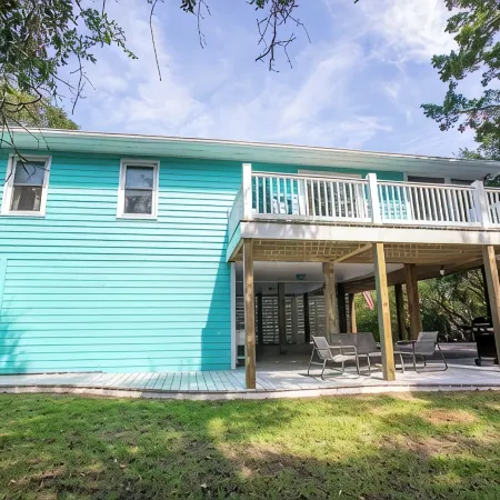Emerald Isle Oceanside, Walk to Beach, Yard, Bikes, Beach Gear, Near Everything