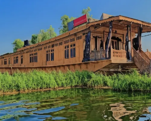 Nairobi Houseboat Hotel di Srinagar