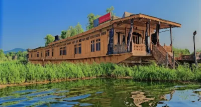 Nairobi Houseboat Hotels in Nigeen Lake