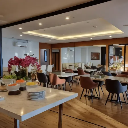 Crystal Jade Hotel
