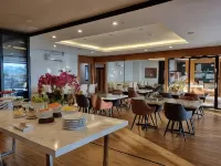 Crystal Jade Hotel