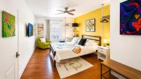 House 5863- Chicago's Premier Bed and Breakfast - Bed and Breakfasts