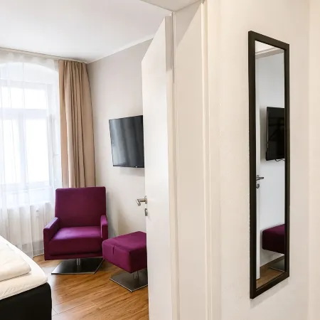 Central apartment for 4 people with kitchen, WiFi & private parking space