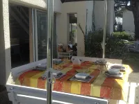 Taussat: Two Steps from the Beach, Renovated Villa "Poupille" Sleeps 9 ラントンのホテル