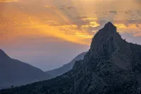 薩利納拉和路納雷斯飯店 - 山景