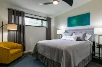 Uptown Area! Putting Green-BBQ-Hot Tub-Game Room - บังกะโล
