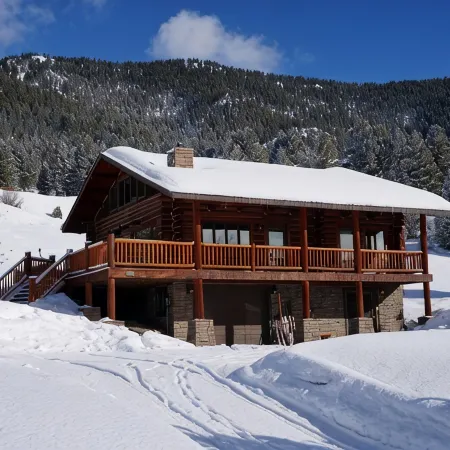 Lovely Log cabin in heart of Big Sky