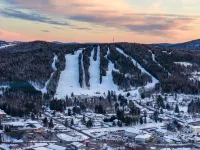 J19 North • King Suite • Stay & Ride•Direct Trail Access•in Town•WiFi•Room for 7 - 샬레 호텔