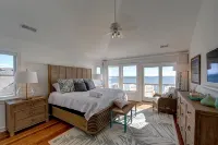 8BR Oceanfront in OBX w HotTub, Elevator & Theater Room! - balcony