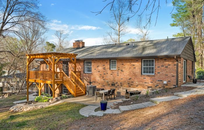 Beautiful home in the heart of Raleigh, perfect blend of convenience & comfort.