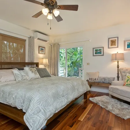 RENOVATED! Short Walk to Beach, Air con. Please inquire about shorter stays!