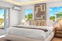 Grand Blue Resort/4 Bed Rooms/ 120' Dock/ Htd Pool/ Game Room/ Mini Golf/BBQ - 4-Star