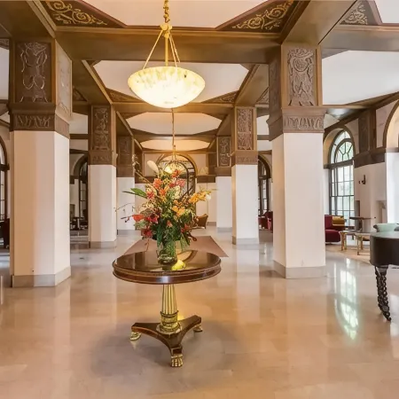 Fantastic sea view apartment in historic building with free parking