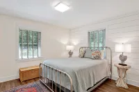 NEW LISTING! Peaceful, Fairhope Cottage - Country Houses