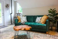 Loft on Main - DWTN, Beach, PVT Deck, Coffee Bar