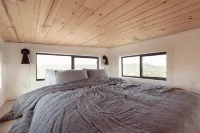 Peaceful Tiny Home on Hilltop with Gorgeous Sunsets & Scenic Views - Chalets